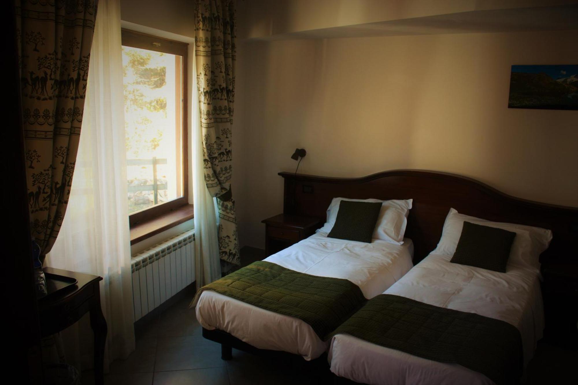 Olympic Mountains Hotel Cesana Torinese Kamer foto