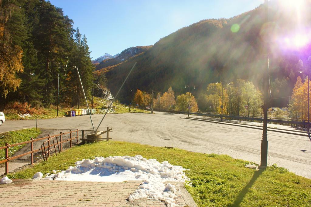 Olympic Mountains Hotel Cesana Torinese Buitenkant foto