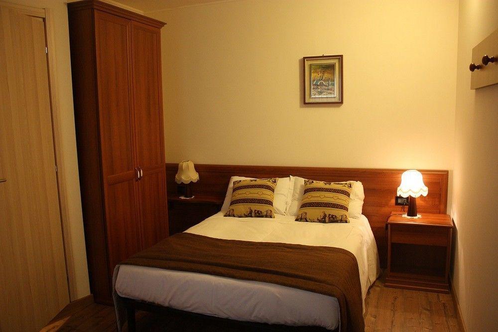 Olympic Mountains Hotel Cesana Torinese Buitenkant foto
