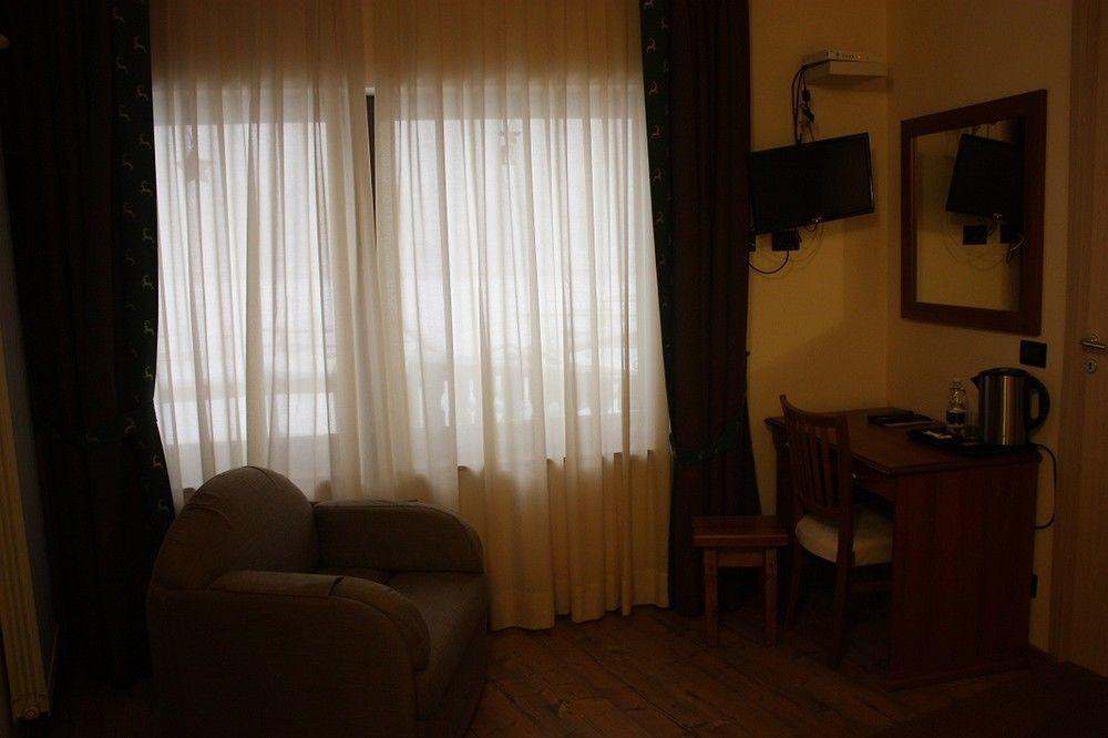 Olympic Mountains Hotel Cesana Torinese Buitenkant foto